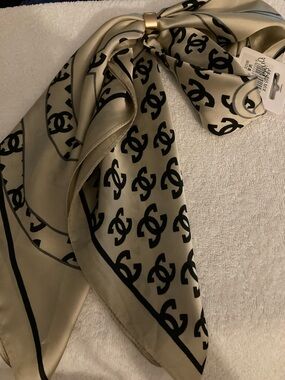 CC Scarf Black Beige Silky